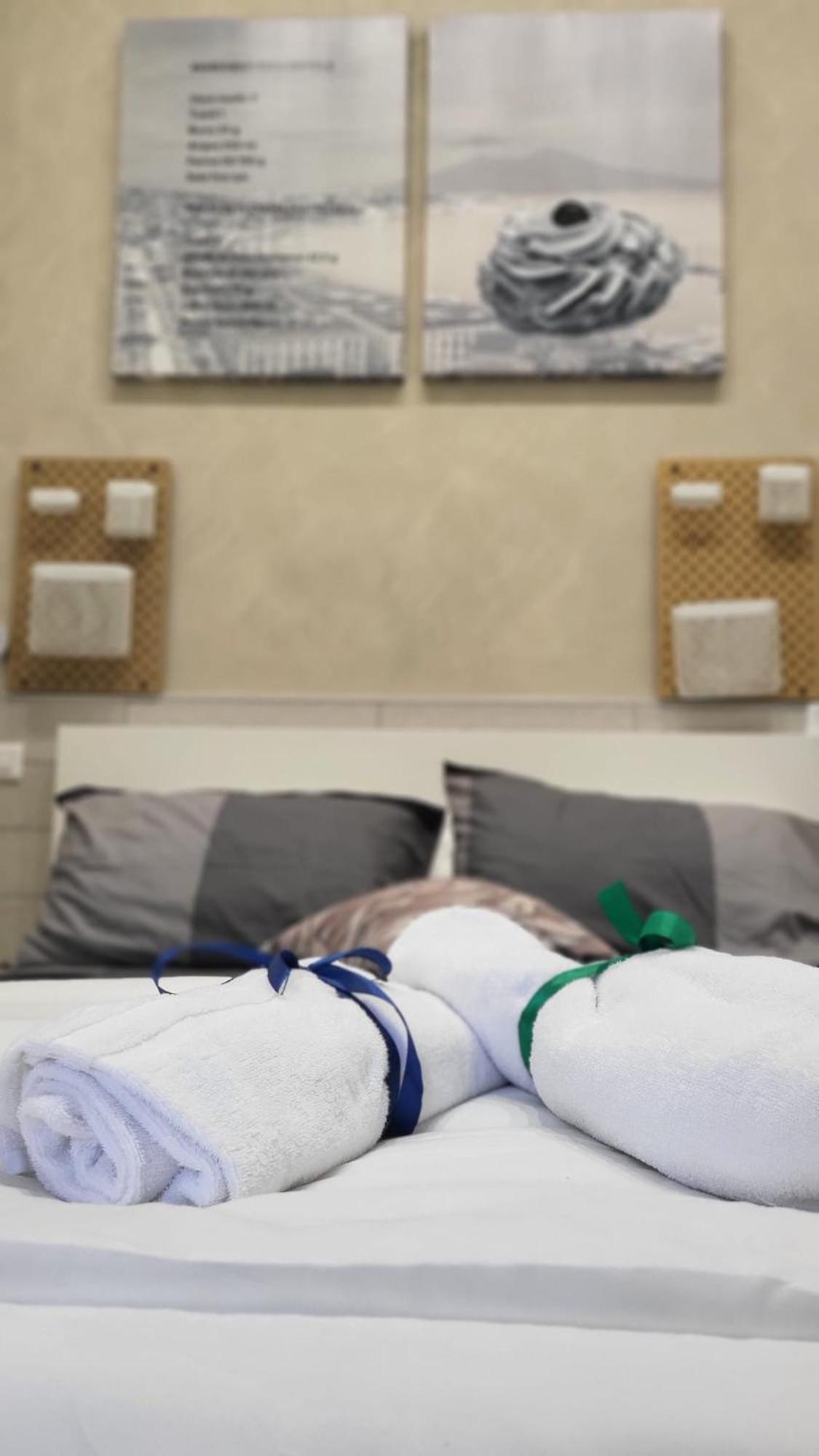 Il Biscottino Rooms نابولي المظهر الخارجي الصورة
